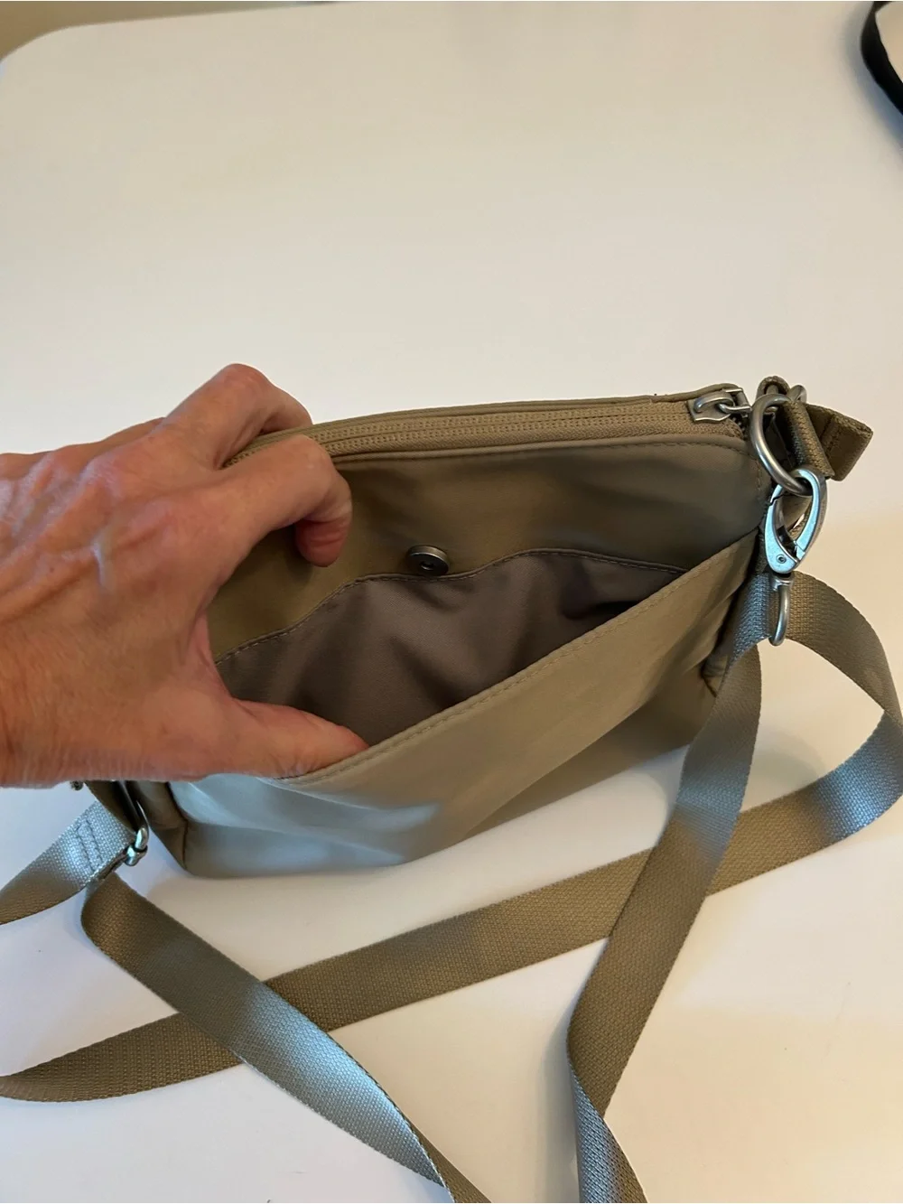 Baggallini compact taupe